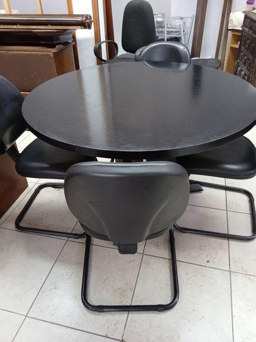 Mesas de reuniões redondas