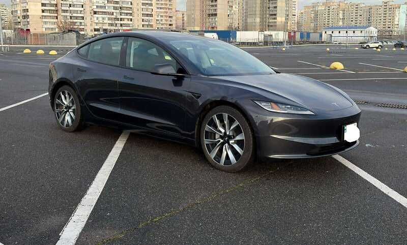 Tesla Model 3 2024
