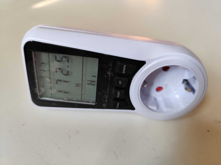 Продам измеритель мощности электроэнергии ваттметр амперметр в розетку