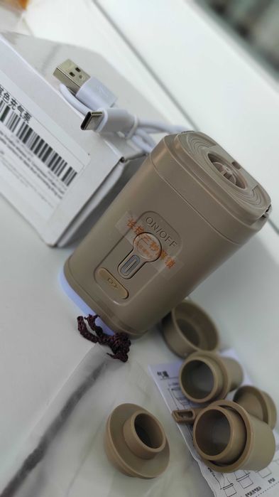 насос Pacoone з ліхтариком та функцією вакууматора