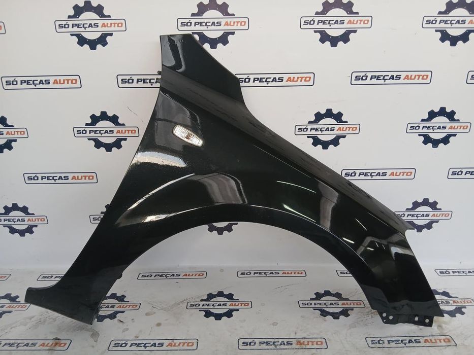 GUARDA LAMAS DIREITO PRETO KIA CEED 2 1.6CRDI ANO: 2010
