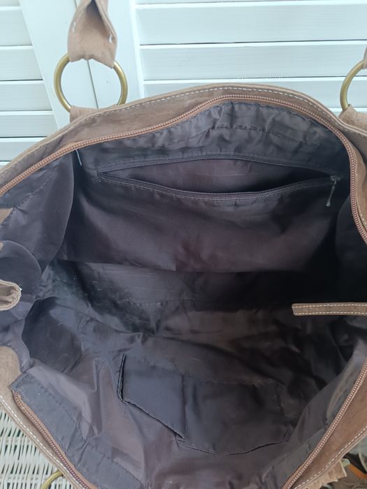 Сумка из натуральной замши, требует чистки.