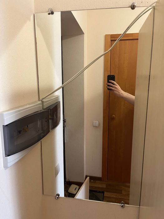 Дзелкало у коридор