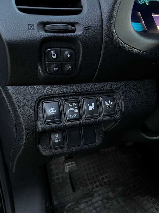 Продам Nissan Leaf 2013