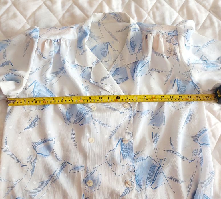 Blusa acetinada estampada