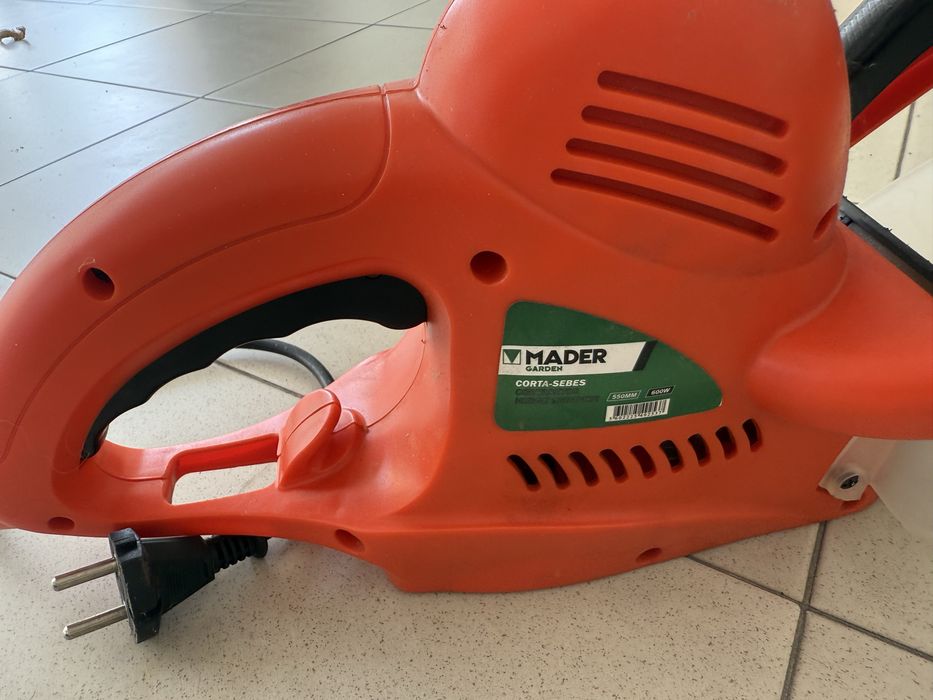 Corta-sebes eléctrico