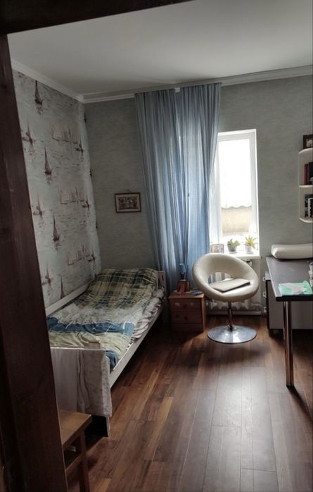 Дом , Фонтанка 2, асфальтированный подьезд . 400м от трассы.