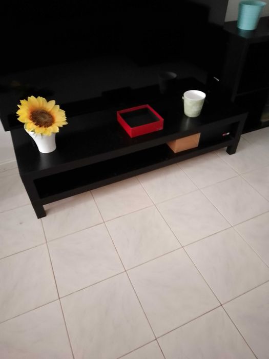 Não temos MBWAY. Móvel IKEA para LCD, 1,60 m comprim. Está como nova