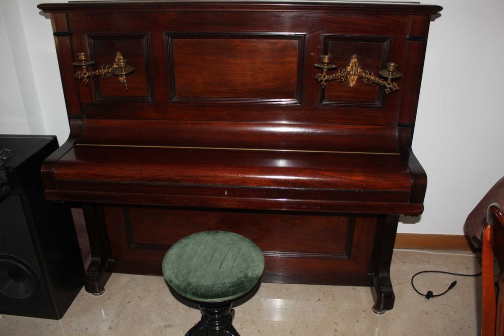 Piano em excelente estado