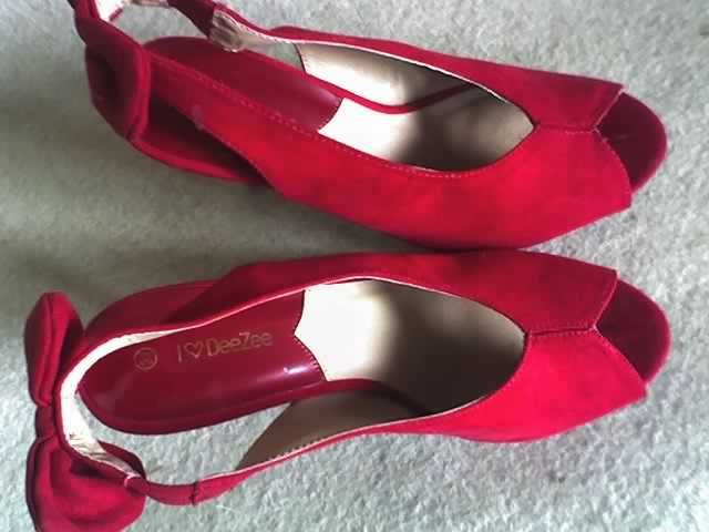 buty damskie letnie tzw."szpilki" 5 par calosc