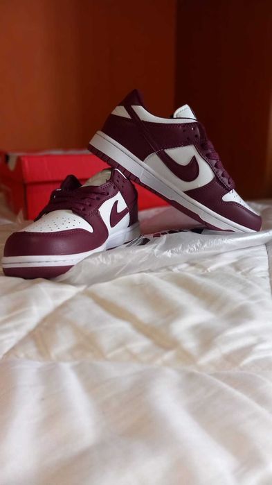 Nike Dunk Low Bordeaux / Bordô - Tamanho 39