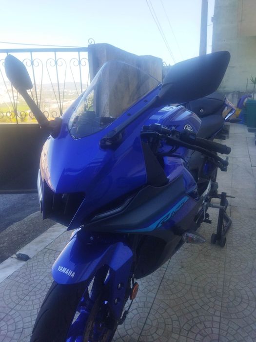 Yamaha YZF 125 R desportiva excelente estado,garagem,aceito retoma.