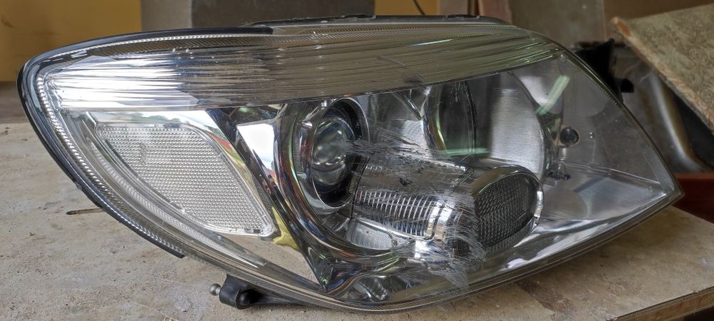 Фара Mitsubishi Outlander2005г.