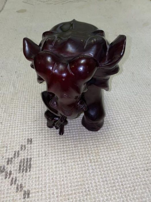 Редкая фигурка 2-х слонов из красного дерева ручной работы