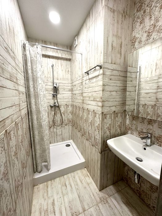 2 кімнатна квартира . Центральна частина Вишневого. Держпрограми.