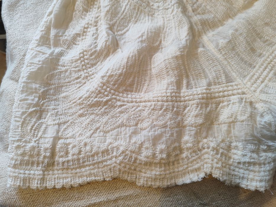 Krótkie spodenki/szorty koronkowe kremowe, rozmiar uniwersalny, ok L