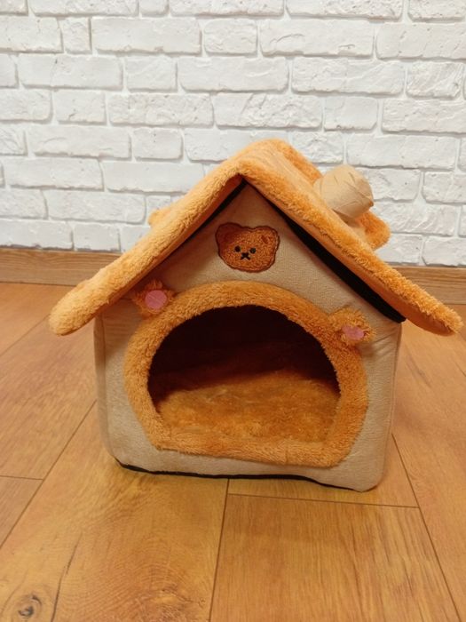 Будинок для собак та котів