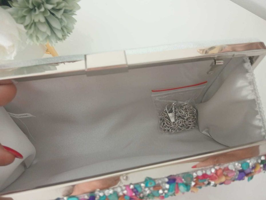 Clutch colorida e brilhante