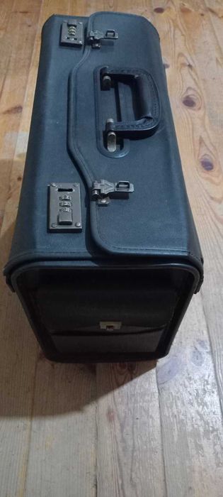 Чемодан для документов или денег