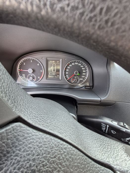 Volkswagen Caddy (2013рік-1,6 дизель+комплект гуми-літо на дисках)