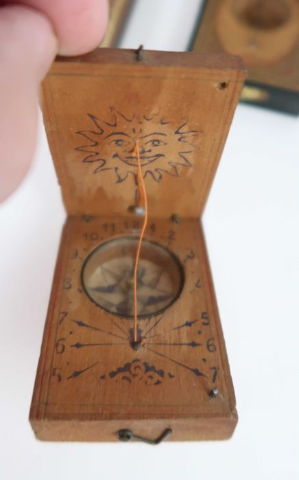 bússolas com relógio de sol, CADA