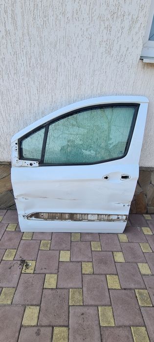 3 Двері,запчастини Ford Courier,курьєр 2015 рік