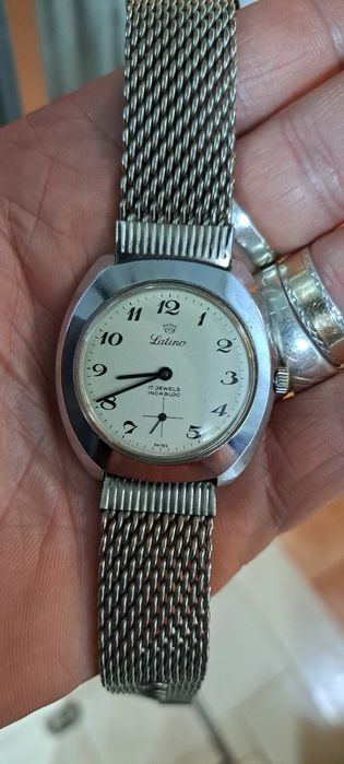 Relógio mecânico vintage Latino.