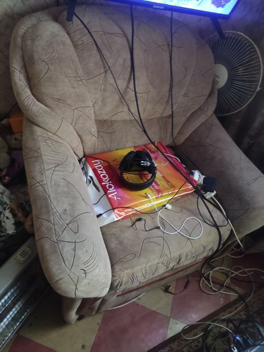 отдам кресла и кровать