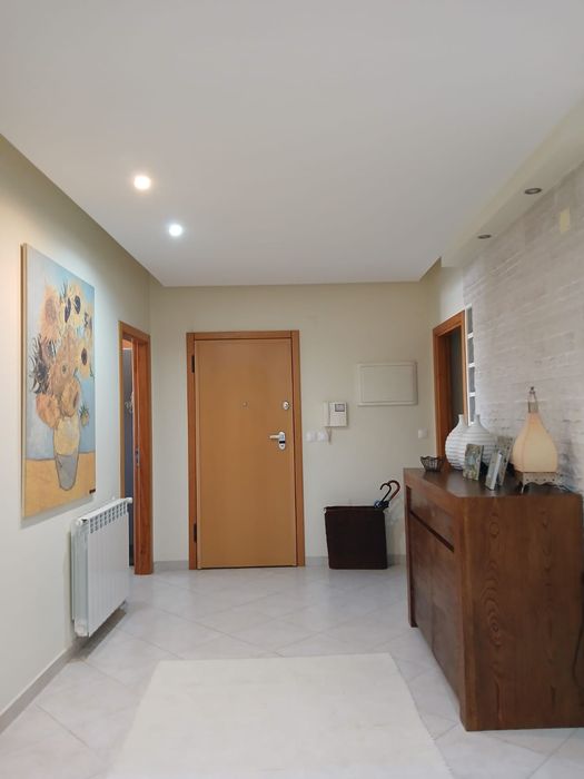 Apartamento T4 com garagem e sótão