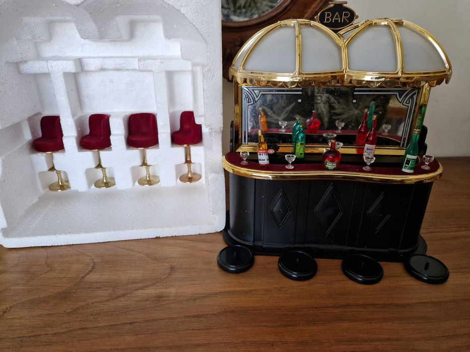 Pequeno bar com tudo incluído ainda na caixa