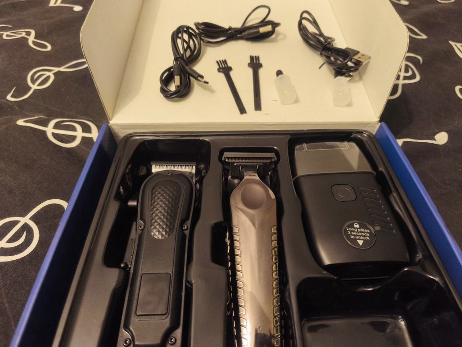 A komplet - trymer, maszynka do strzyżenia i  golarka