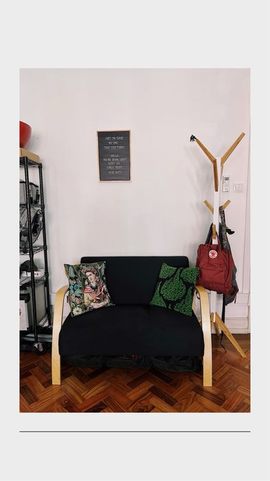 Desk on cowork / secretária em escritório partilhado