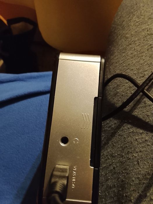 Радиоприемник цифровой. Отлично работает. Сеть- батарейки