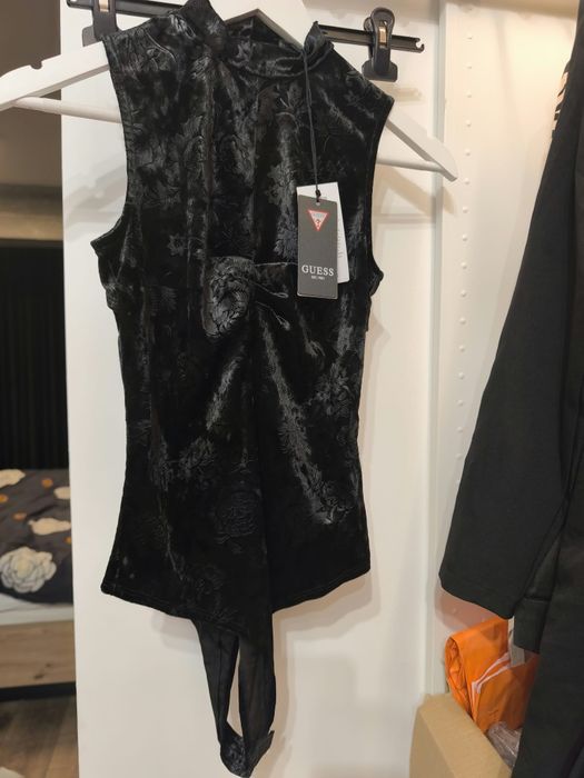 Nowe seksowne welurowe body Guess rozmiar XS