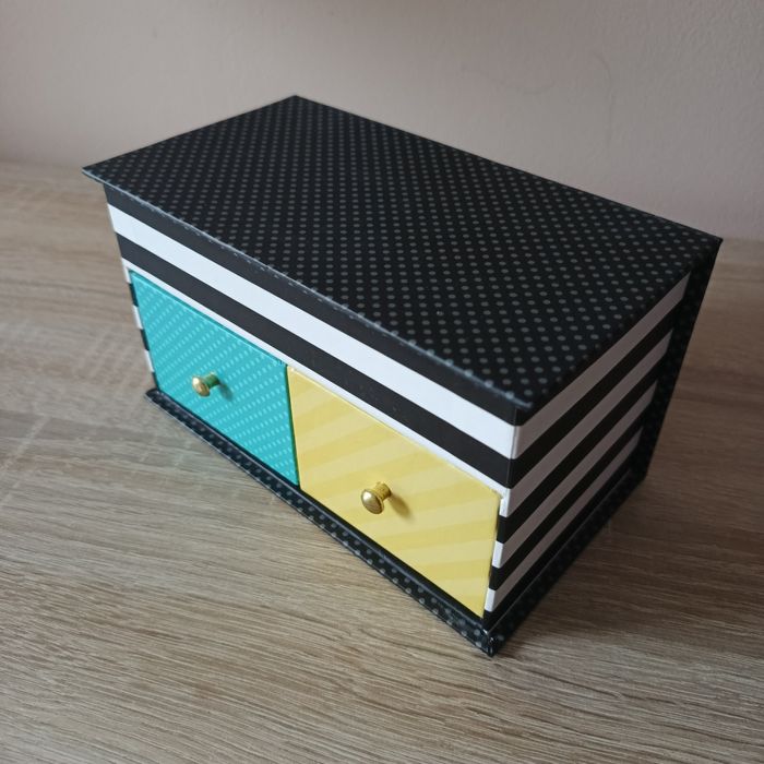 Szkatułka na biżuterie