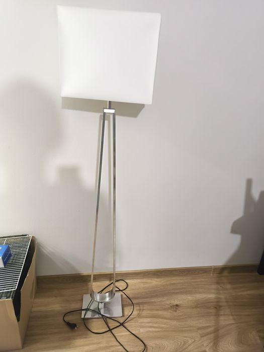 Lampa stojąca sprawna