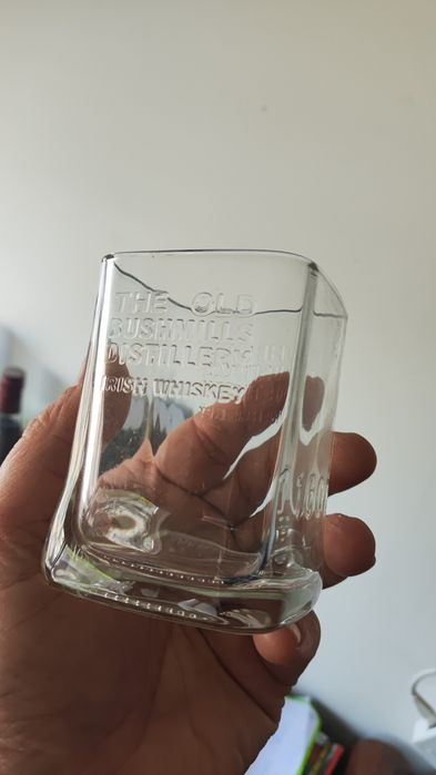 Copos de whisky Bushmills novos