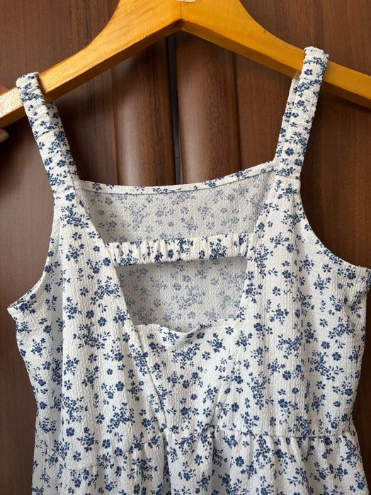 Сукня у ніжно блакитні квіточки