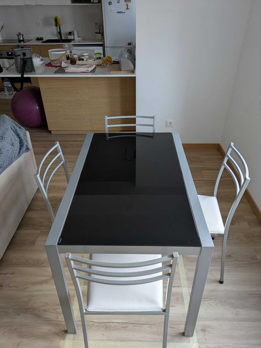 Mesa (Inclui Cadeiras)