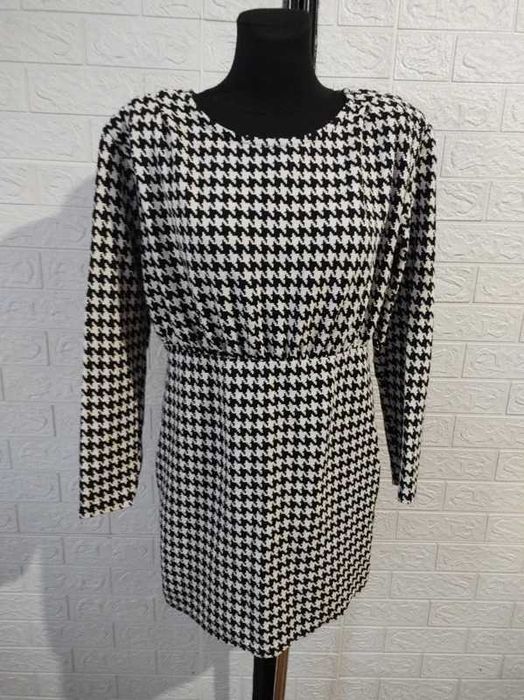 Sukienka rozmiar 44 sliczna pepitko elegancka cena 35 zł stan bardzo dobry