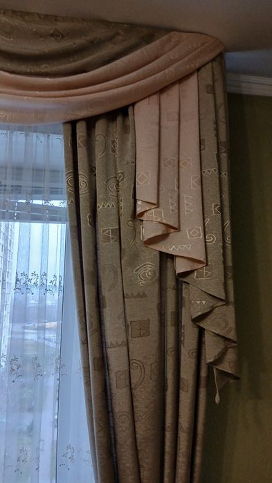 Дизайнерські штори в хорошому стані