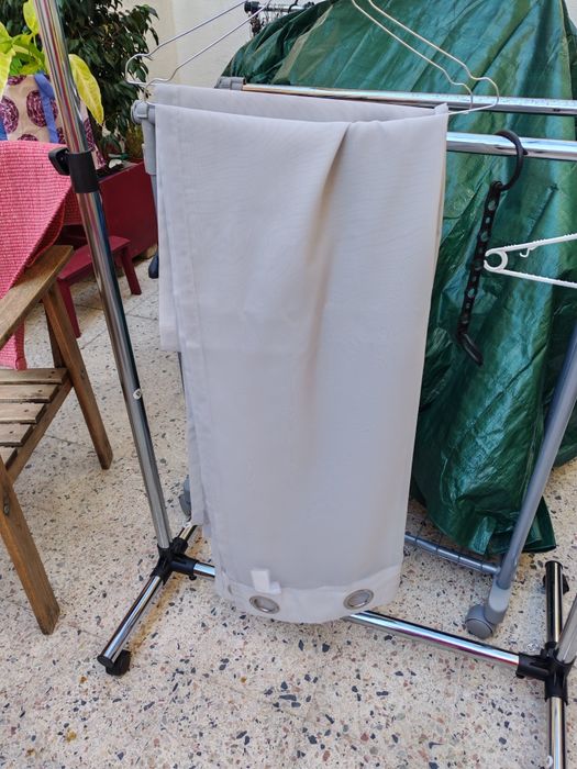 Vendo 2 cortinados cinzento claro
