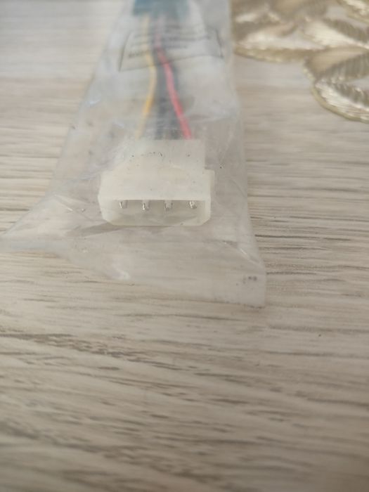 Adapter sata i kable
Firma Hama 
Do podłączenia dysku