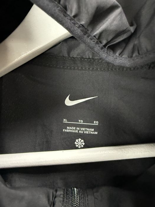 Чоловіча вітровка Nike