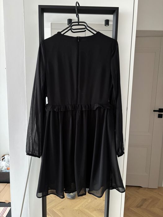 Elegancka czarna sukienka