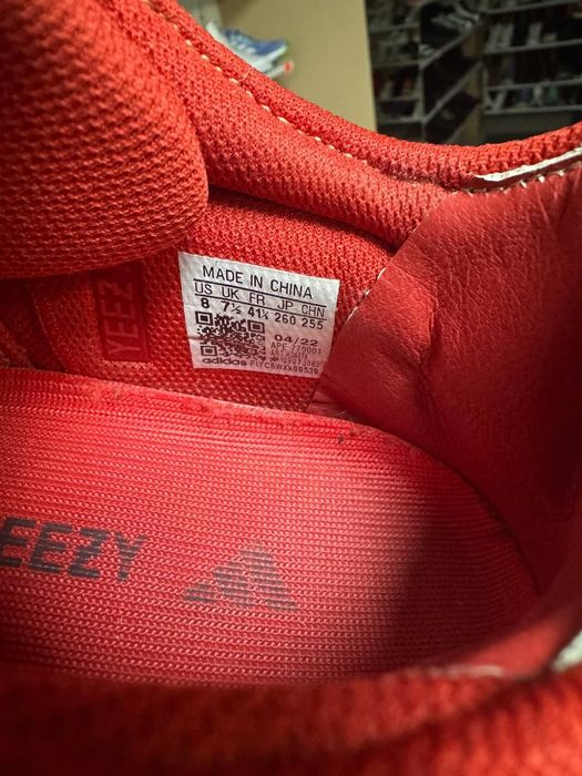 ОРИГІНАЛ 100% Кросівки Adidas Yeezy Boost 700 Red HQ6979 41 1/3