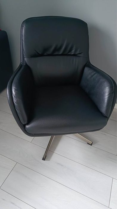 Fotel obrotowy thisted czarny bujany