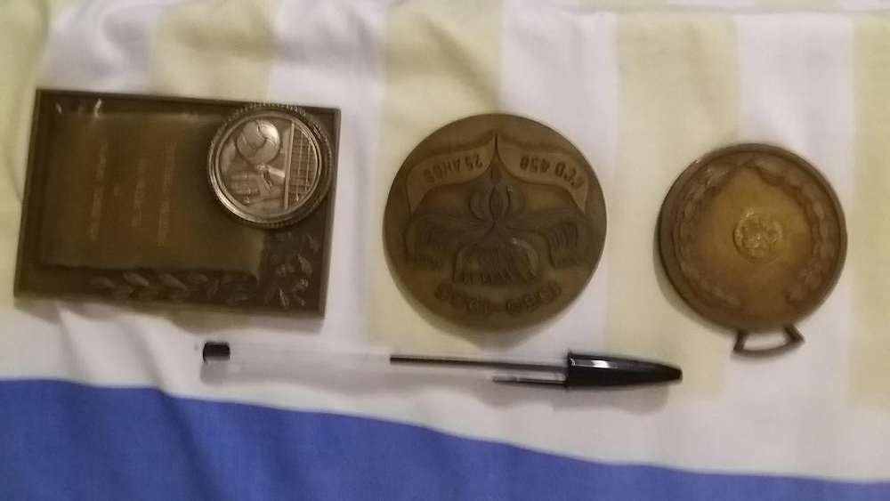 Vendo medalhas comemorativas