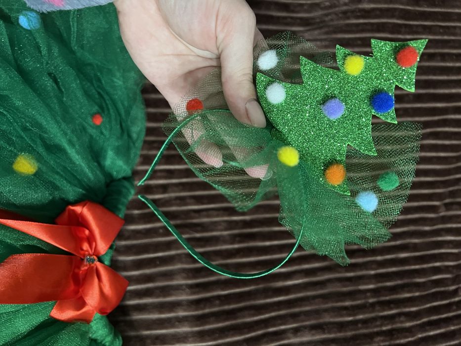 Наряд ялинки, спідничка і обруч