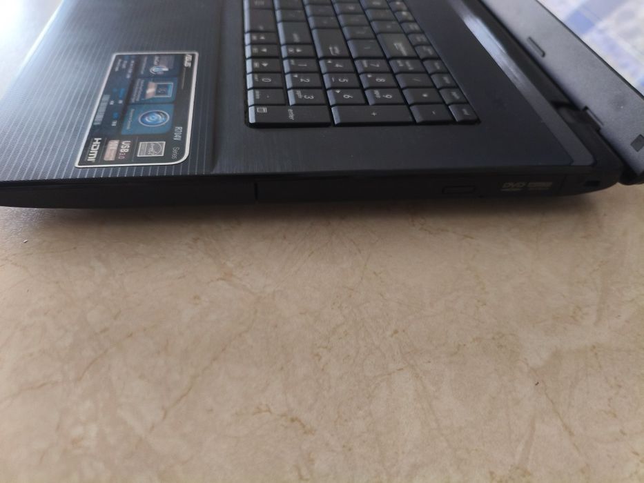 Uszkodzony laptop Asus R704V Series